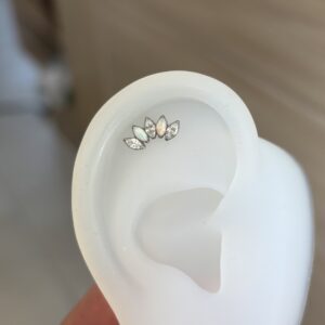 piercing cluster opalo blanco titanio